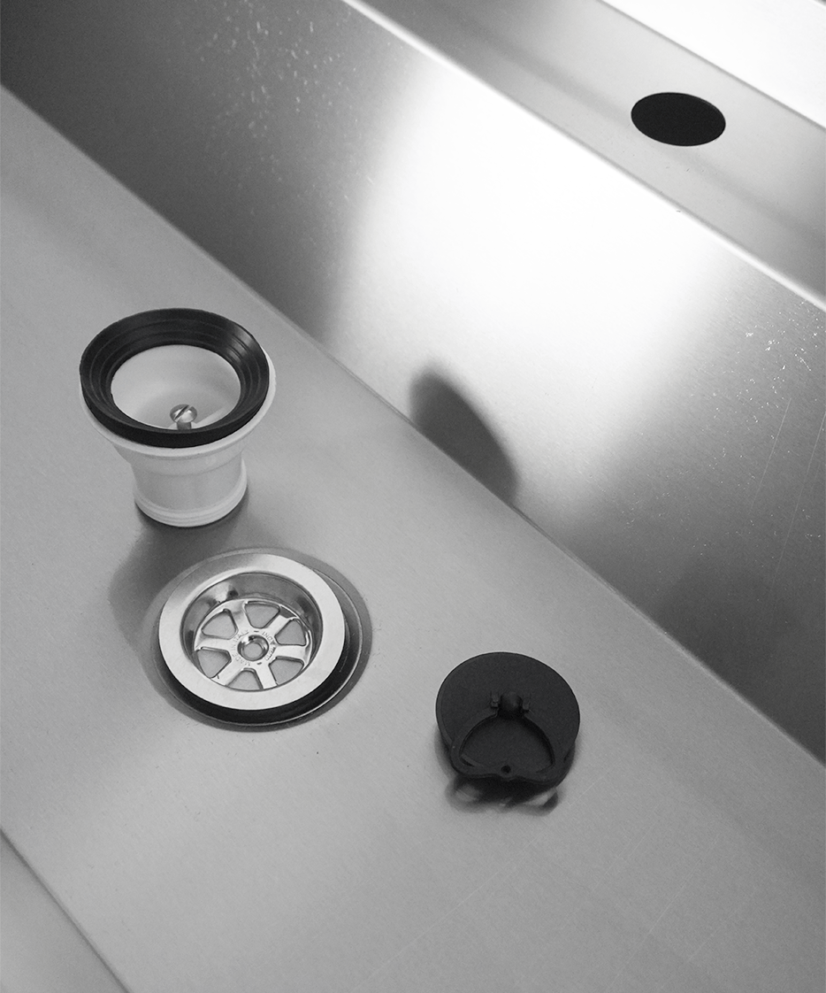 EDELSTAHL WASCHBECKEN 4 ABLASSHAHNE 2400MM
ABLAUFSTOPFEN UND SCHUTZWAND INKLUSIVE, EXKLUSIV HAHNE